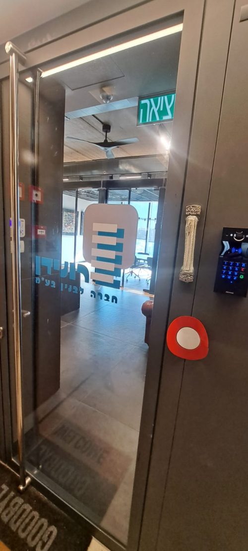 מדבקות בחיתוך